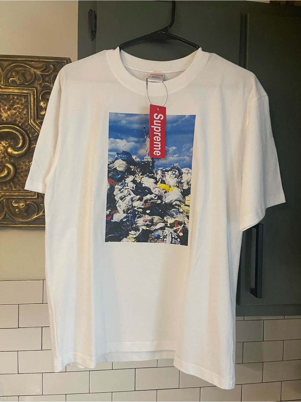 Men’s Graphic Design Tee Size S.